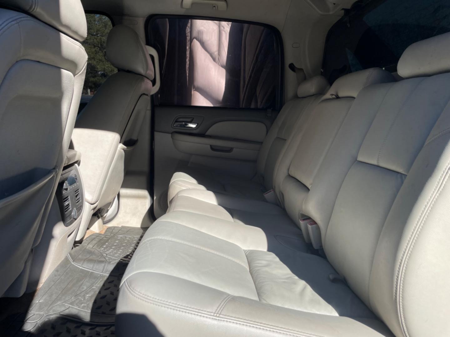 2011 BLACK CHEVROLET AVALANCHE LT (3GNMCFE09BG) with an 5.3L engine, Automatic transmission, located at 5103 Dorchester Rd., Charleston, SC, 29418-5607, (843) 767-1122, 36.245171, -115.228050 - Leather, CD/AUX/Sat, backup Camera, Dual Climate Control, Power Everything (windows, locks, seats, mirrors), All-weather Mats, Keyless Entry, Running Boards, Tow Package, Alloy Wheels. 174k miles Located at New Life Auto Sales! 2023 WINNER for Post & Courier's Charleston's Choice Pre-owned Car Deale - Photo#13